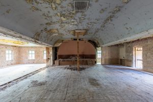 Pillnitz-Gasthof-zum-Goldenen-Löwen-Saal-verlassener Ballsaal-Lost Place-Mario Kegel-photokDE