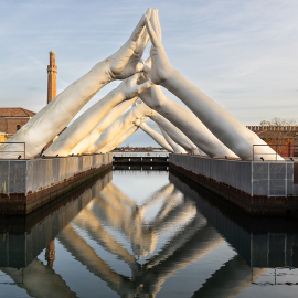 venedig-arte-arsenale-building-bridges-lorenzo-quinn-mario-kegel-photok-2021